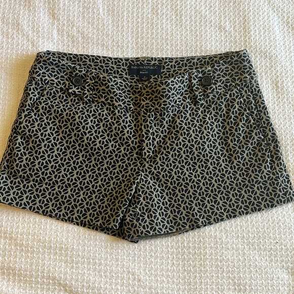 Banana Republic Ryan Fit geometric print shorts - Picture 11 of 11